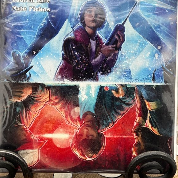 Stranger Things Comic Book Volume 1 of 4 2018 - Picture 2 of 6